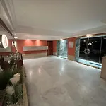 Seafront - Beautiful Flat With Aircon And Comfortable Loggia Διαμέρισμα Vallauris