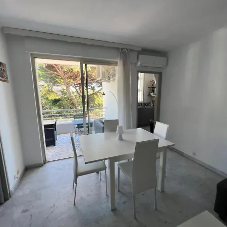 Seafront - Beautiful Flat With Aircon And Comfortable Loggia