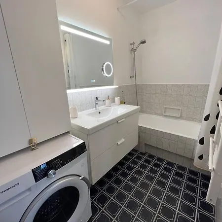 Seafront - Beautiful Flat With Aircon And Comfortable Loggia Apartman *