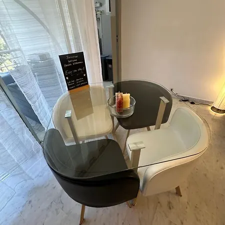 Seafront - Beautiful Flat With Aircon And Comfortable Loggia