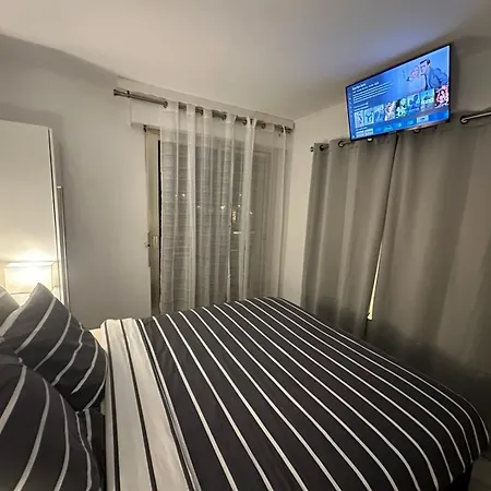 Seafront - Beautiful Flat With Aircon And Comfortable Loggia Apartmán Vallauris