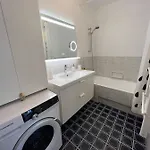 Seafront - Beautiful Flat With Aircon And Comfortable Loggia Apartament *