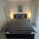 Seafront - Beautiful Flat With Aircon And Comfortable Loggia Lägenhet