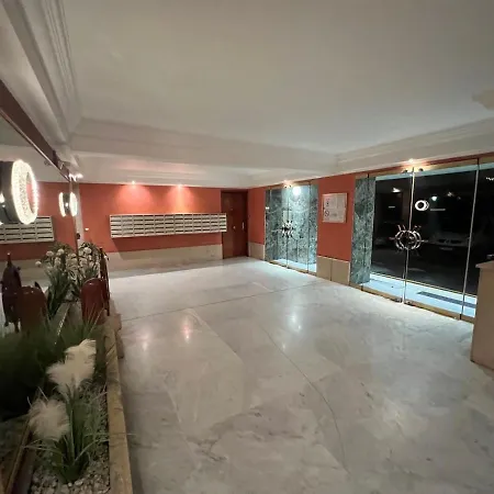 Seafront - Beautiful Flat With Aircon And Comfortable Loggia Apartment Vallauris