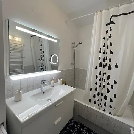 Seafront - Beautiful Flat With Aircon And Comfortable Loggia * Vallauris