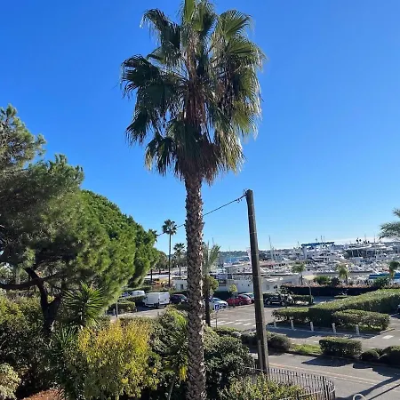 Seafront - Beautiful Flat With Aircon And Comfortable Loggia