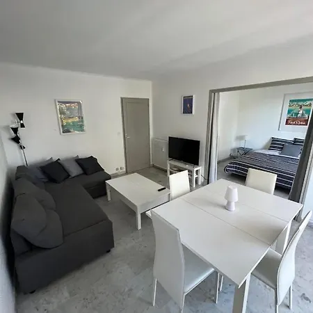 Apartment Seafront - Beautiful Flat With Aircon And Comfortable Loggia Vallauris