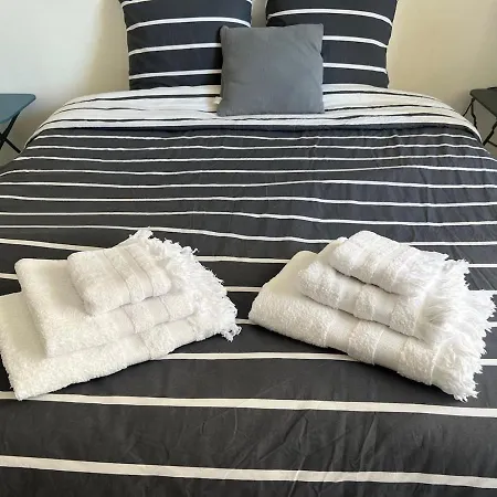 Seafront - Beautiful Flat With Aircon And Comfortable Loggia Apartamento *