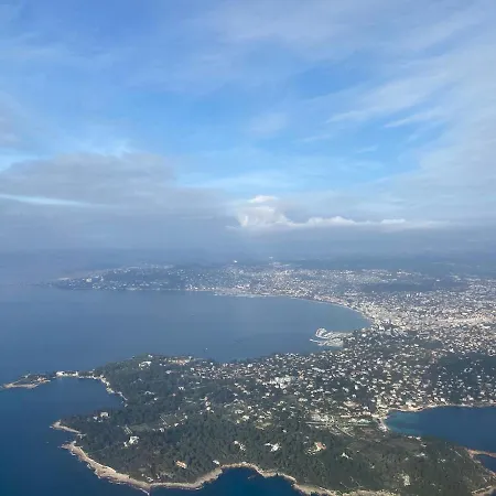 Seafront - Beautiful Flat With Aircon And Comfortable Loggia アパート