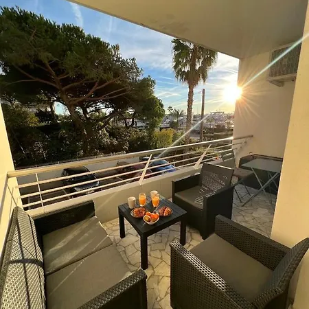 アパート Seafront - Beautiful Flat With Aircon And Comfortable Loggia *