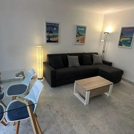 Seafront - Beautiful Flat With Aircon And Comfortable Loggia * 발로리스