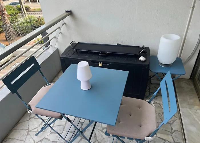 Seafront - Beautiful Flat With Aircon And Comfortable Loggia Appartement *