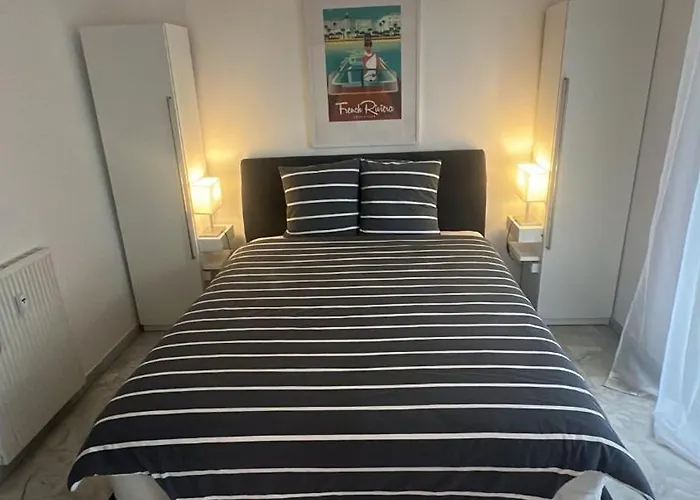 Seafront - Beautiful Flat With Aircon And Comfortable Loggia Appartement