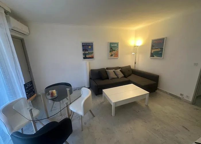 Seafront - Beautiful Flat With Aircon And Comfortable Loggia Appartement *
